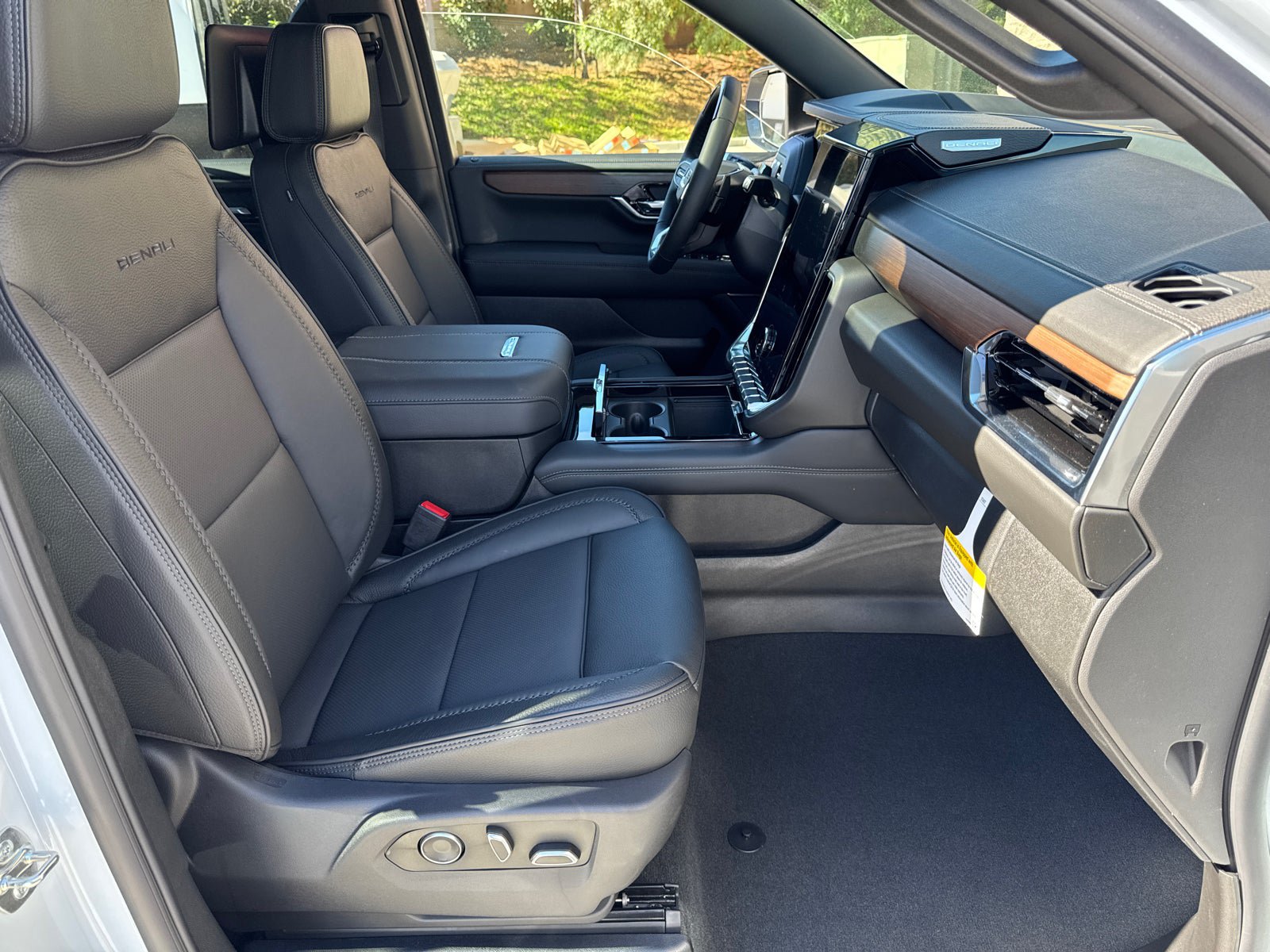 New 2027 GMC Yukon Denali w/ Denali Reserve Package AWD/4WD image 18