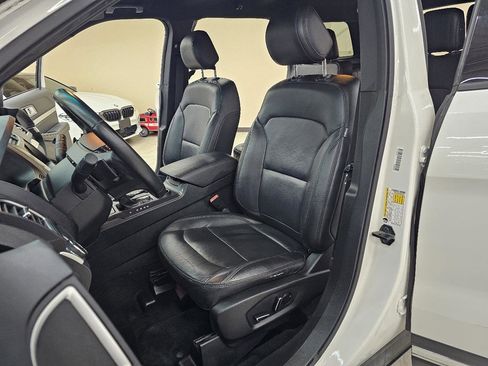 Used 2016 Ford Explorer XLT w/ Equipment Group 202A image 16