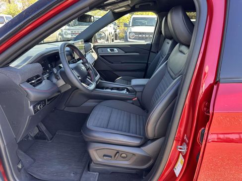Used 2025 Ford Explorer ST-Line w/ ST-Line Street Pack AWD/4WD image 12