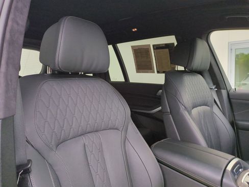 Certified 2025 BMW X7 M60i w/ Climate Comfort Package AWD/4WD image 35