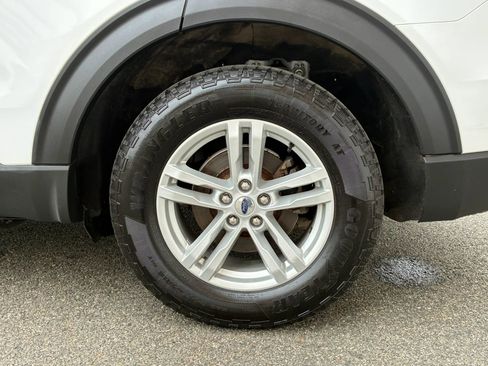 Used 2021 Ford Explorer XLT w/ Equipment Group 202A AWD/4WD image 36