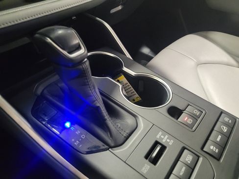 Used 2020 Toyota Highlander XLE image 26