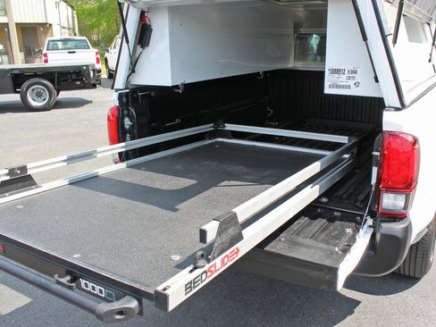 Used 2022 Toyota Tacoma SR image 18