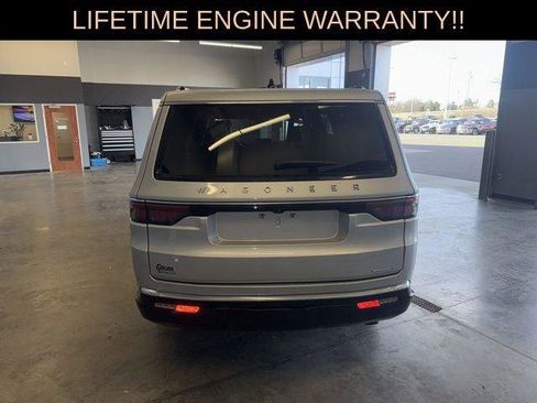 Certified 2024 Jeep Wagoneer L Series II w/ Flexible Seating Group AWD/4WD image 8