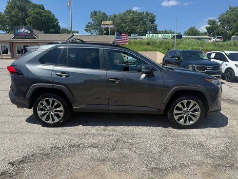 Used 2019 Toyota RAV4 XLE Premium FWD image 2