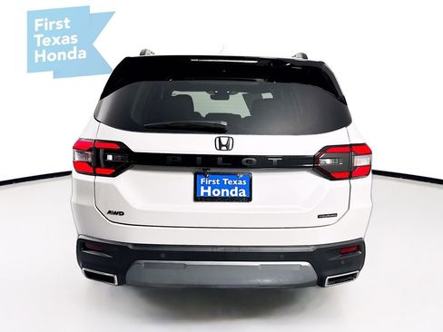 New 2026 Honda Pilot Touring image 7
