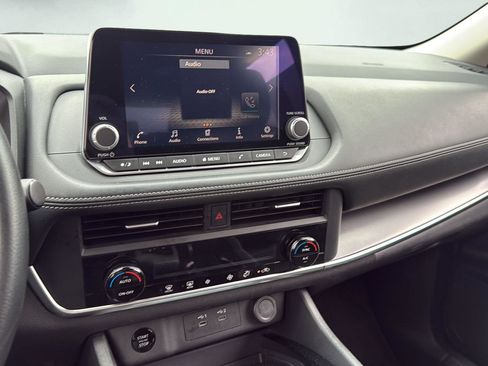 Used 2024 Nissan Rogue SV image 14