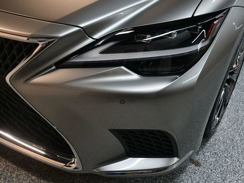 Used 2023 Lexus LS 500 w/ Accessory Package (Z2) image 11