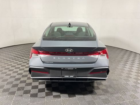 New 2026 Hyundai Elantra SE FWD image 12