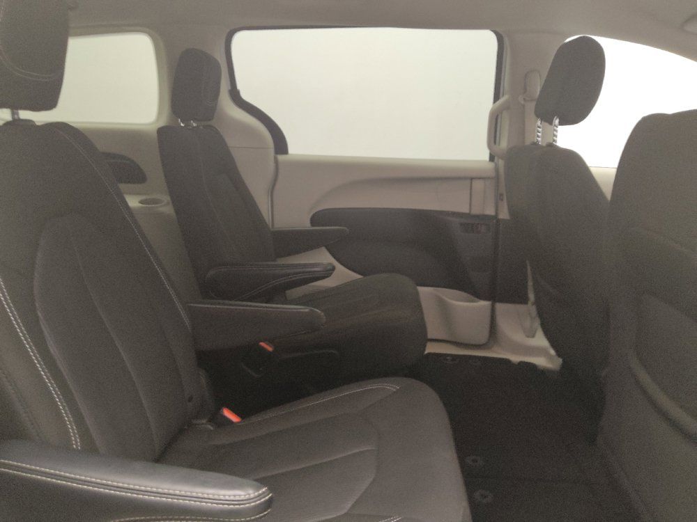 Used 2022 Chrysler Voyager LX FWD image 19