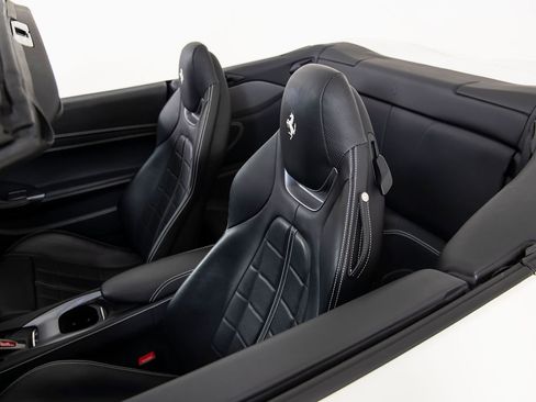 Certified 2022 Ferrari Portofino M RWD image 44