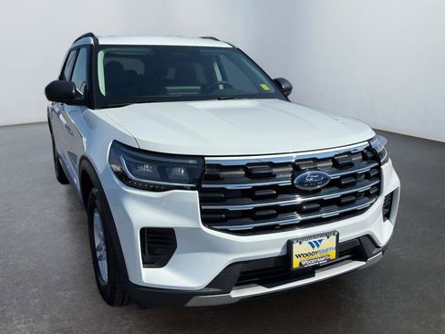 Used 2025 Ford Explorer Active image 7