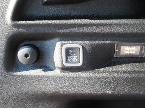 Certified 2022 Jeep Grand Cherokee L Laredo AWD/4WD image 33