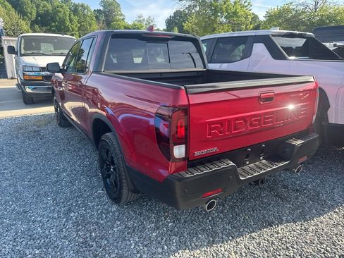 Used 2025 Honda Ridgeline Black Edition image 3