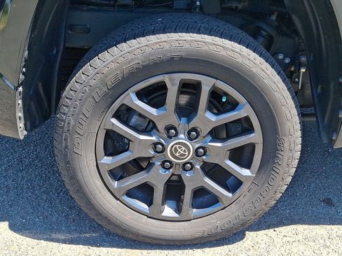 Used 2024 Toyota Tundra Platinum AWD/4WD image 7