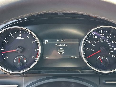Used 2024 Kia Carnival EX FWD image 21