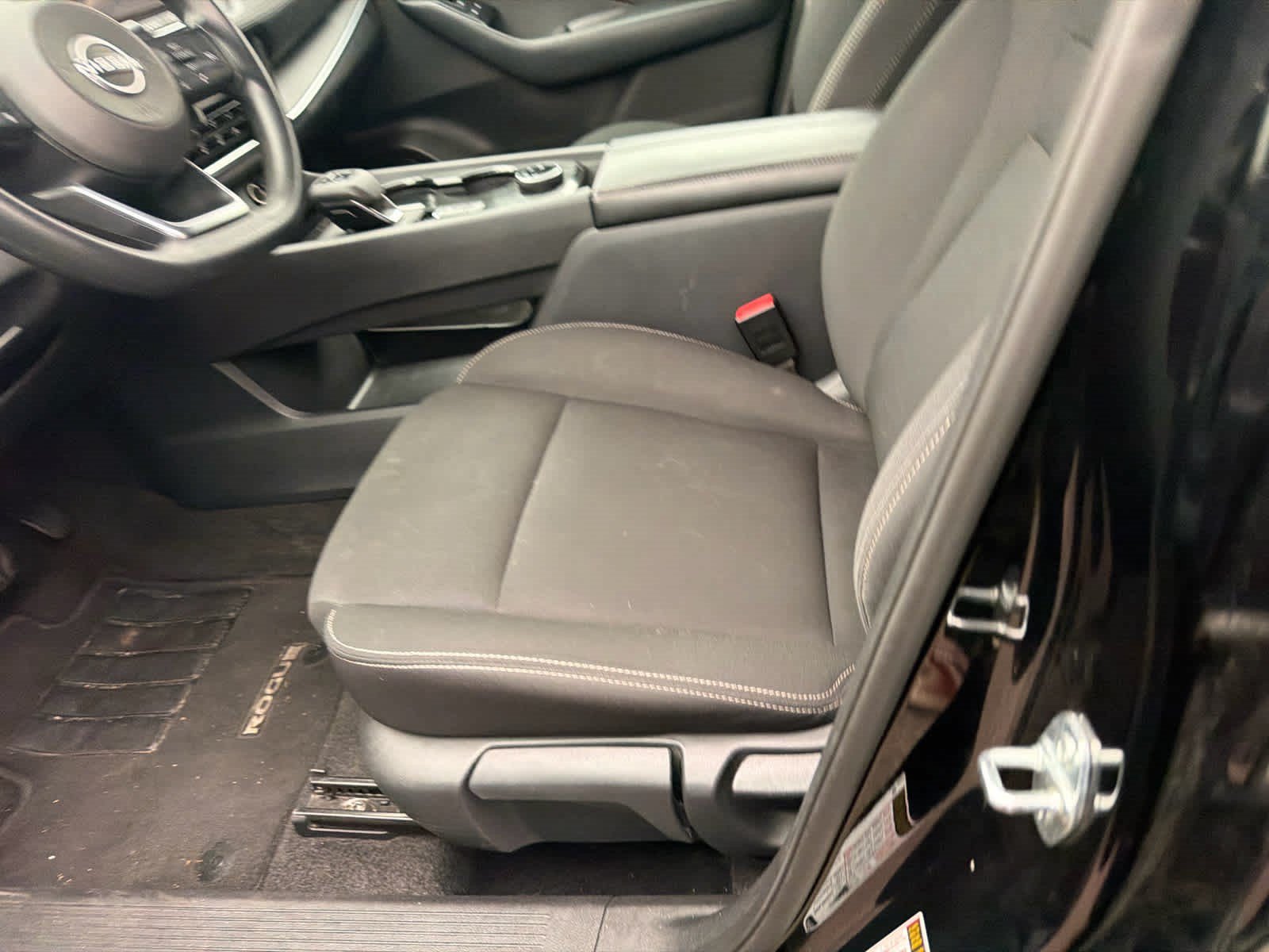 Used 2024 Nissan Rogue S AWD/4WD image 12