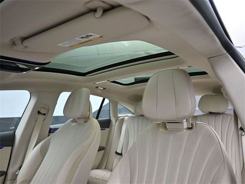 Used 2022 Mercedes-Benz EQS 580 4MATIC Sedan image 14