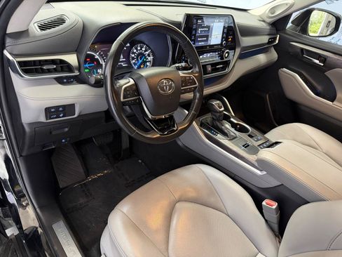 Used 2021 Toyota Highlander Limited AWD/4WD image 14