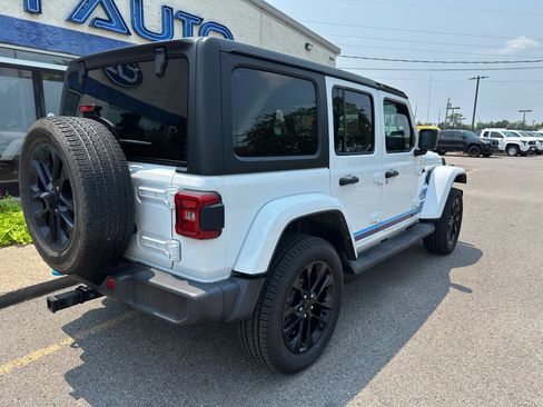 Used 2023 Jeep Wrangler Unlimited Sahara AWD/4WD image 4