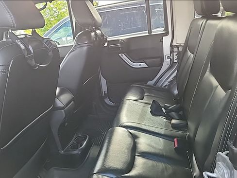 Used 2014 Jeep Wrangler Unlimited Rubicon AWD/4WD image 6
