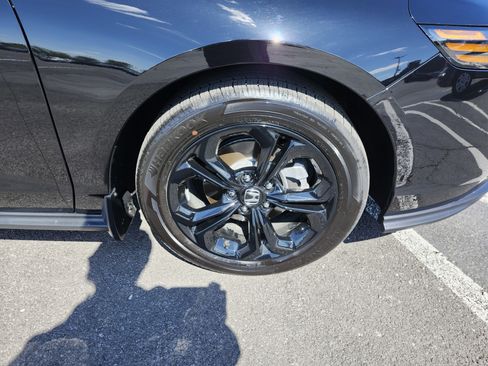 Used 2025 Honda Accord SE image 12