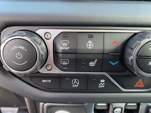 New 2025 Jeep Wrangler Unlimited Sahara w/ Safety Group AWD/4WD image 34
