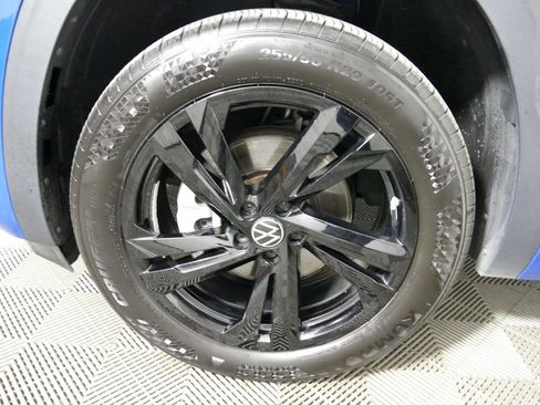 Used 2025 Volkswagen Atlas Cross Sport SEL R-Line AWD/4WD image 9