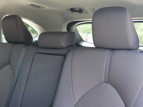 Used 2021 Toyota Highlander L FWD image 20