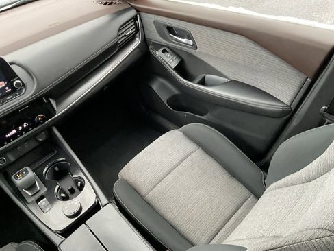 Used 2022 Nissan Rogue SV image 17