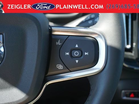 Used 2024 Volvo XC40 B5 Core AWD/4WD image 29