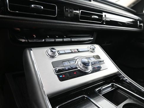 Used 2023 Lincoln Aviator AWD w/ Premium Package image 25