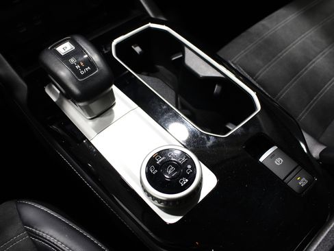 Used 2025 Mitsubishi Outlander SE AWD/4WD image 17