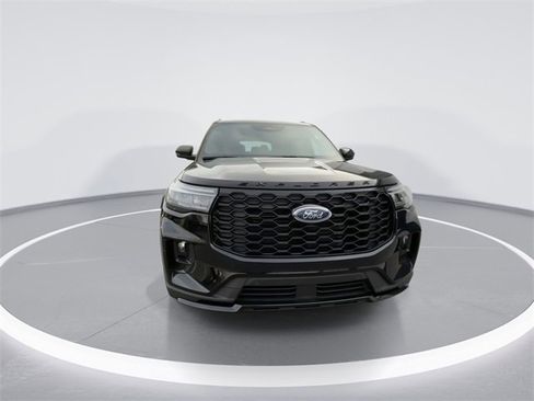 Used 2025 Ford Explorer ST-Line w/ ST-Line Street Pack image 3