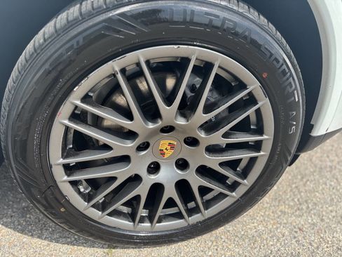 Used 2018 Porsche Cayenne Platinum Edition AWD/4WD image 27