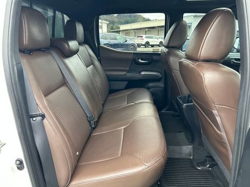Used 2017 Toyota Tacoma Limited w/ Tow Package image 14