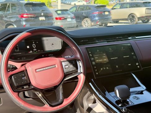 Used 2025 Land Rover Range Rover Sport Dynamic SE image 9