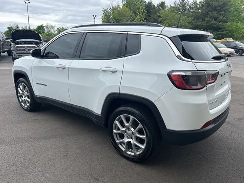 Used 2022 Jeep Compass Latitude w/ Sun and Sound Group AWD/4WD image 4