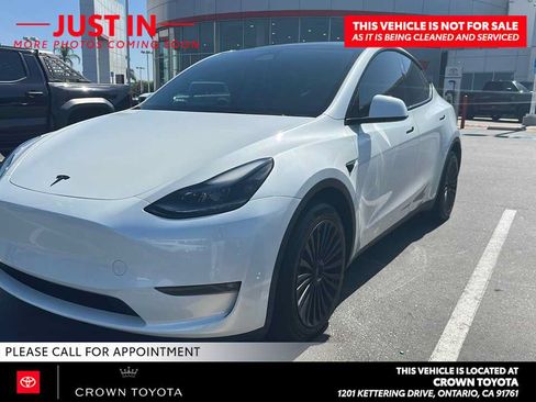 Used 2024 Tesla Model Y Long Range AWD/4WD image 1