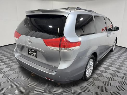 Used 2011 Toyota Sienna XLE w/ XLE Navigation Pkg FWD image 7