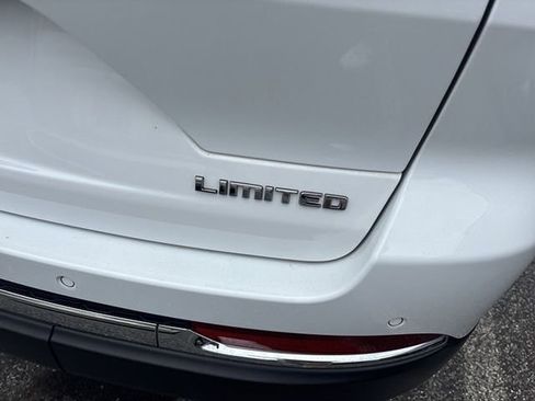 Used 2024 Jeep Grand Cherokee Limited w/ Luxury Tech Group II AWD/4WD image 9