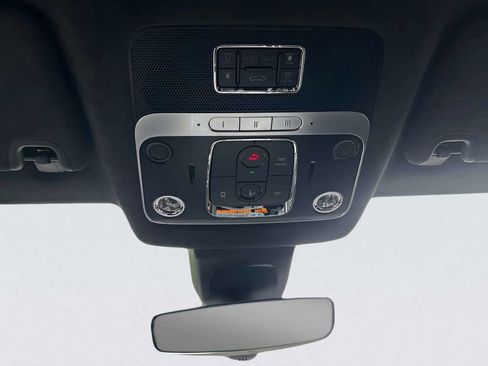 Used 2022 Bentley Flying Spur Plug-In Hybrid image 18