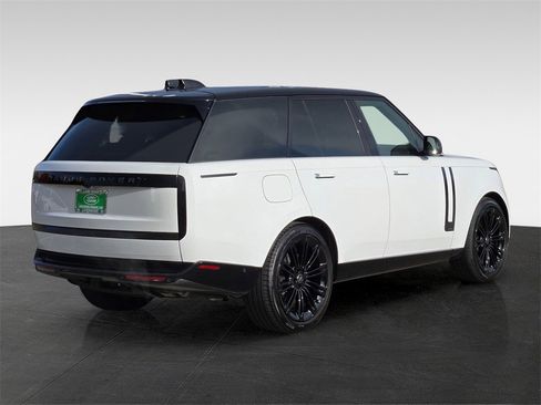 Used 2025 Land Rover Range Rover Autobiography image 6