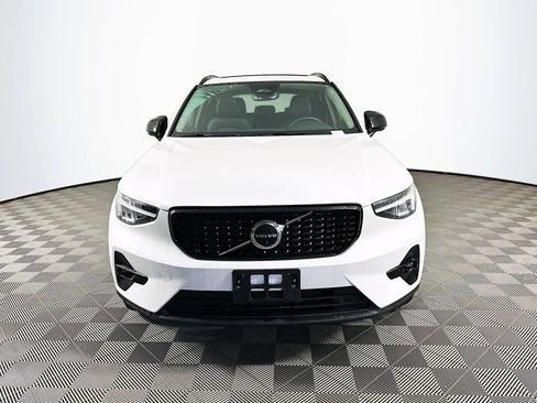 Used 2023 Volvo XC40 B5 Plus w/ Driver Assist Package AWD/4WD image 2