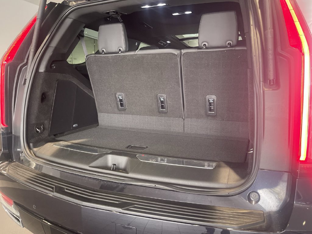 Used 2024 Cadillac Escalade Premium Luxury AWD/4WD image 5