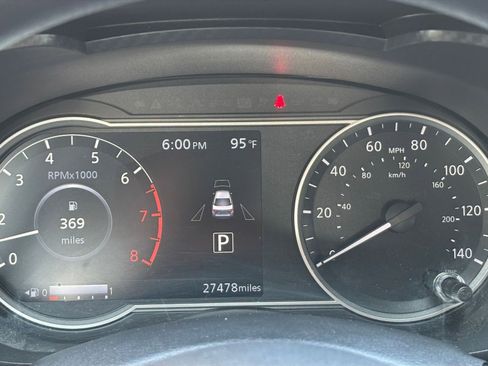 Used 2025 Nissan Versa SV FWD image 35