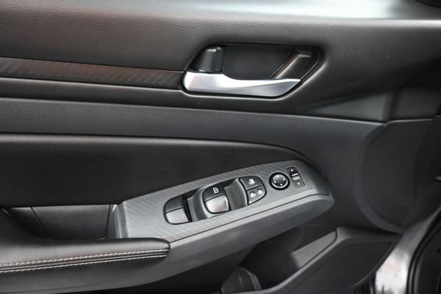 Used 2025 Nissan Altima 2.5 SV FWD image 9