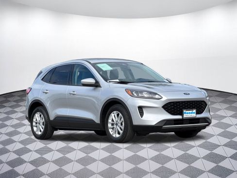 Used 2020 Ford Escape SE image 6
