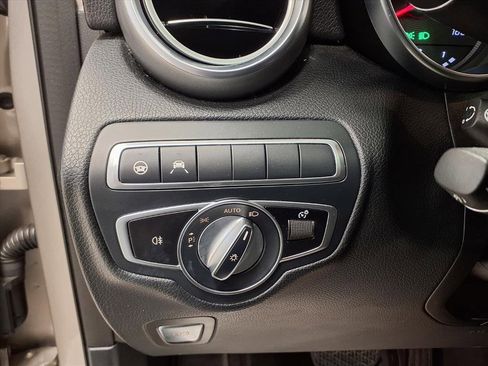 Used 2019 Mercedes-Benz GLC 300 4MATIC image 16