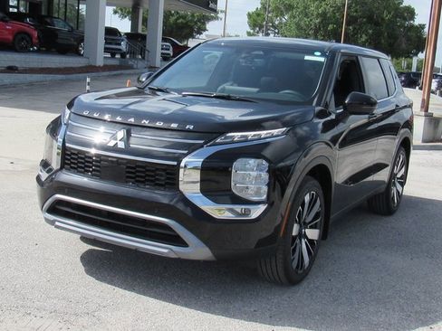 New 2025 Mitsubishi Outlander SE image 6